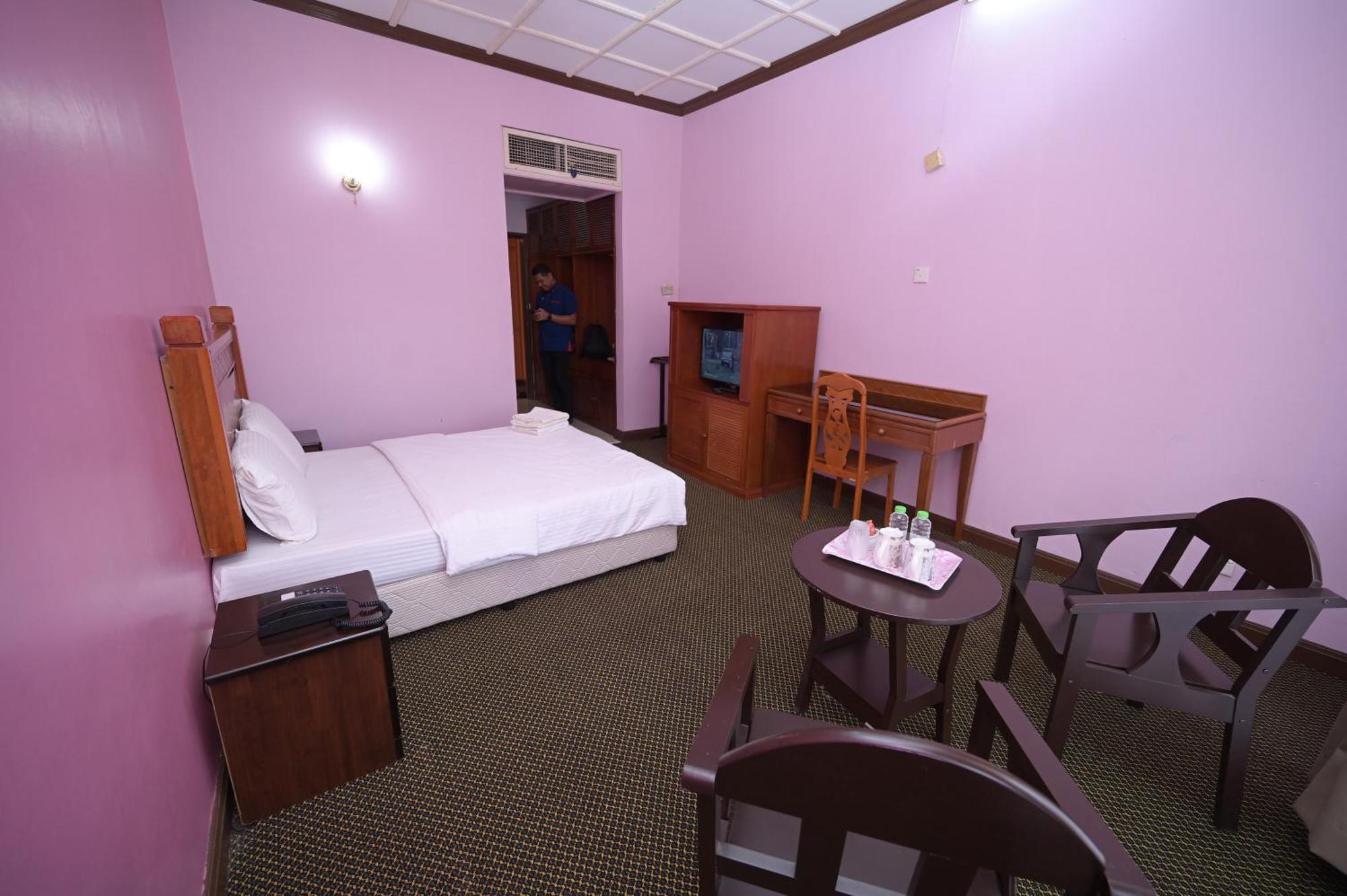 Kesedar Hotel Travel & Tours Sdn Bhd غُوا موسانغ المظهر الخارجي الصورة